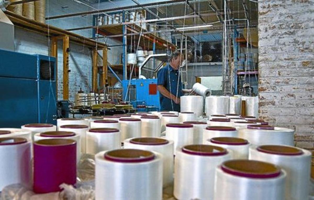 Un treballador a l’empresa Rogi de Montgat, on va treballar Óscar, ahir a la tarda. Un treballador a l’empresa Rogi de Montgat, on va treballar Óscar, ahir a la tarda.