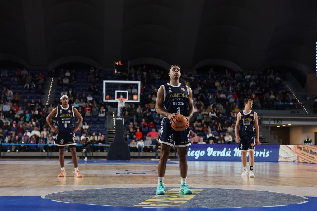 Todas las imágenes de la victoria del Alimerka Oviedo Balontesto ante el Melilla (101-70) en el Palacio de los Deportes