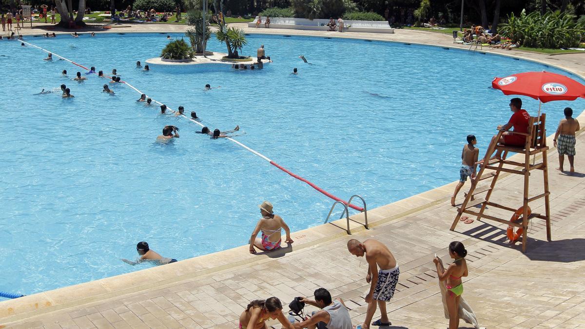 Imagen de archivo de la piscina de Benicalap