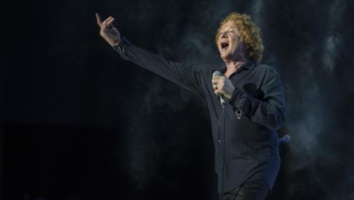 Mick Hucknall, durantl’actuació de Simply Red.