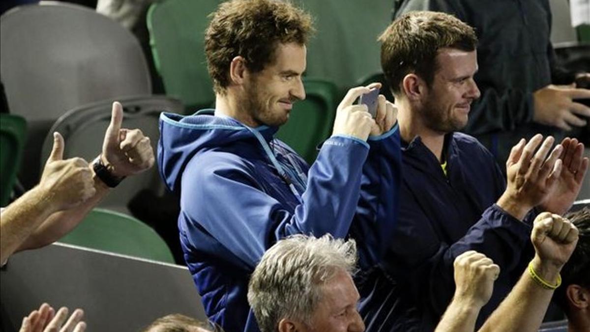 Andy Murray recibió la cariñosa reprimenda de su hermano. Debía pensar en la final ante Djokovic