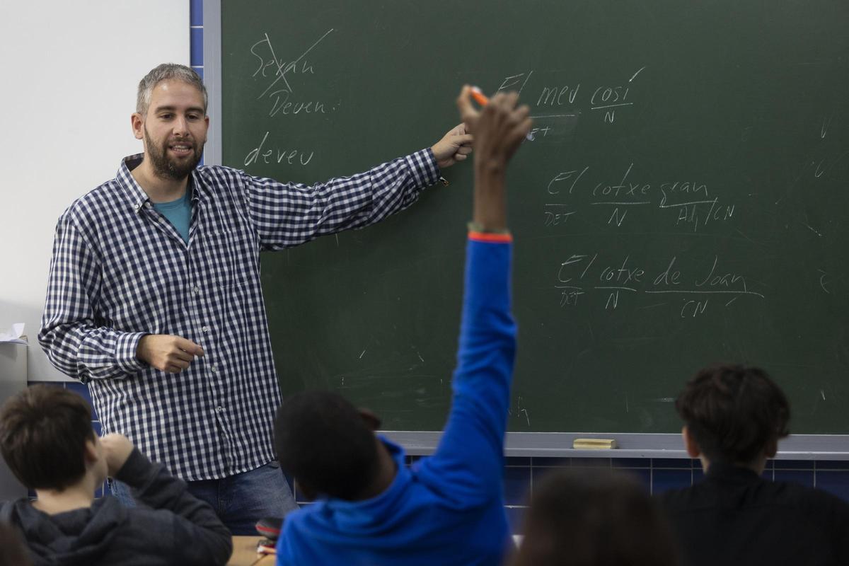 Valencia. Victor Gomez profesor de valenciá, reportaje sobre los problemas de muchos profesores con la Lomde