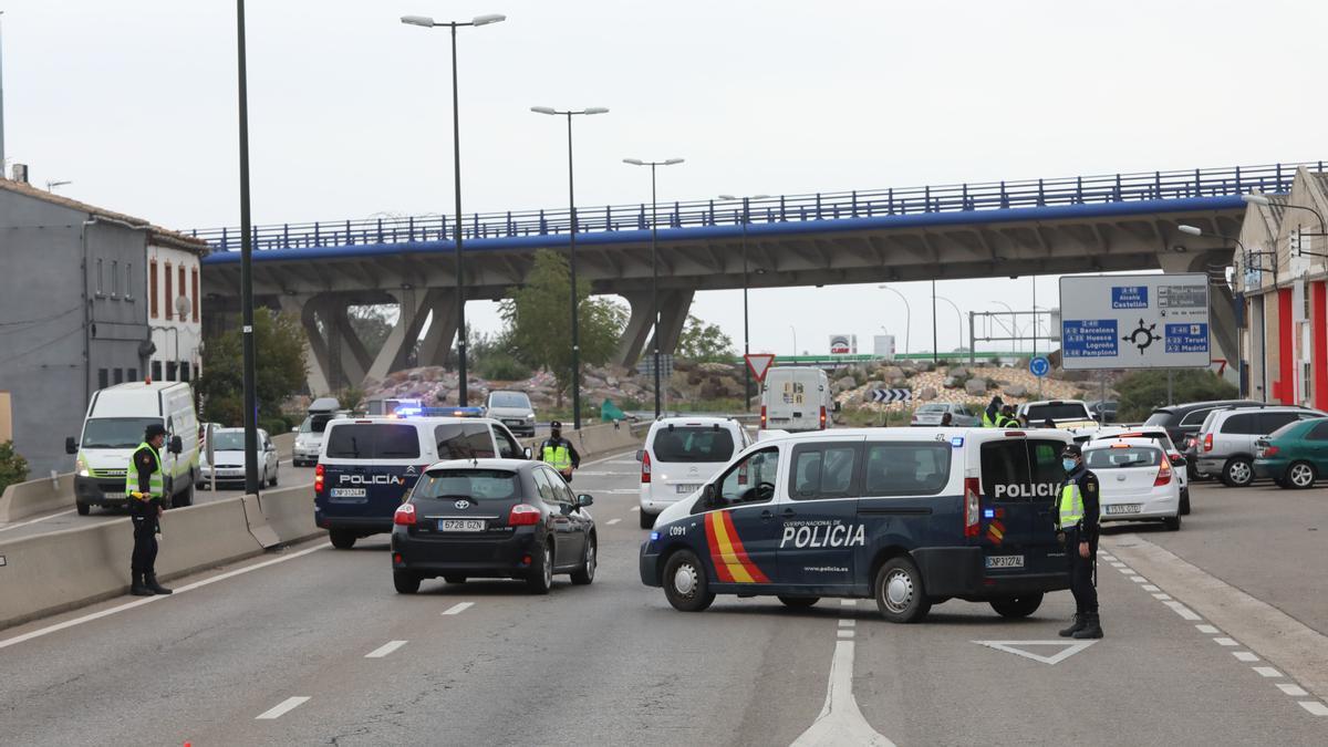 Control de la Policía Nacional durante el confinamiento.