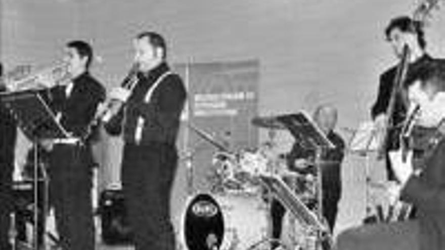Norba Dixieland toca en la facultad de Biblioteconomia su repertorio de jazz