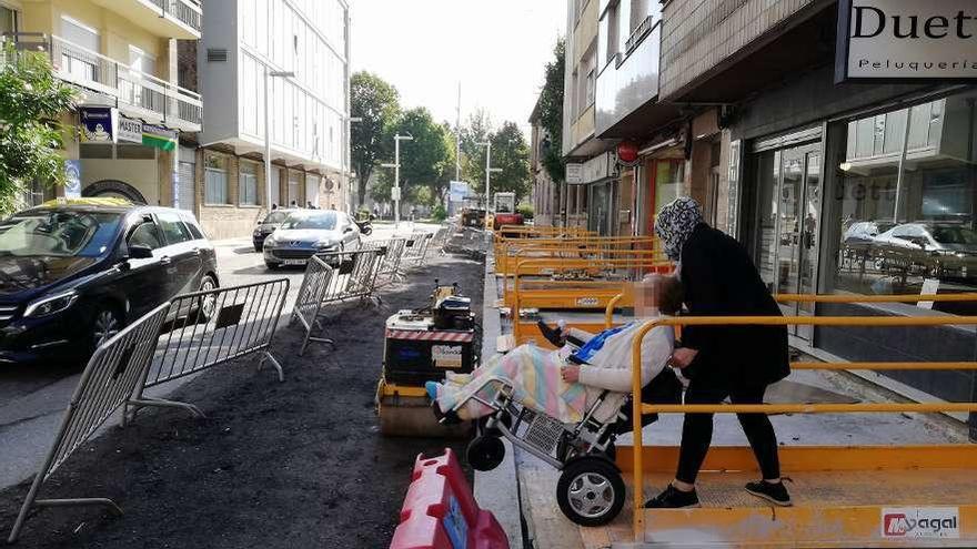 Aspecto que mostraba la calle Echegaray en obras en el día de ayer. // Gustavo Santos