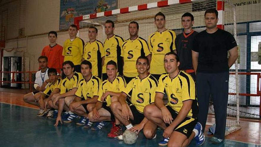 Componentes del equipo senior del Club Balonmano Orihuela Comercial Oleza