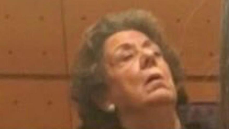 La siestecita de Rita Barberá en su reaparición en el Senado