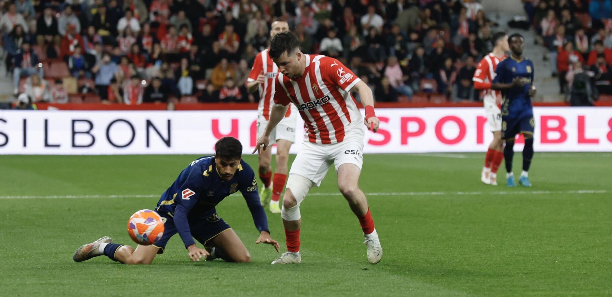 EN IMÁGENES: El Sporting - Tenerife disputado en El Molinón