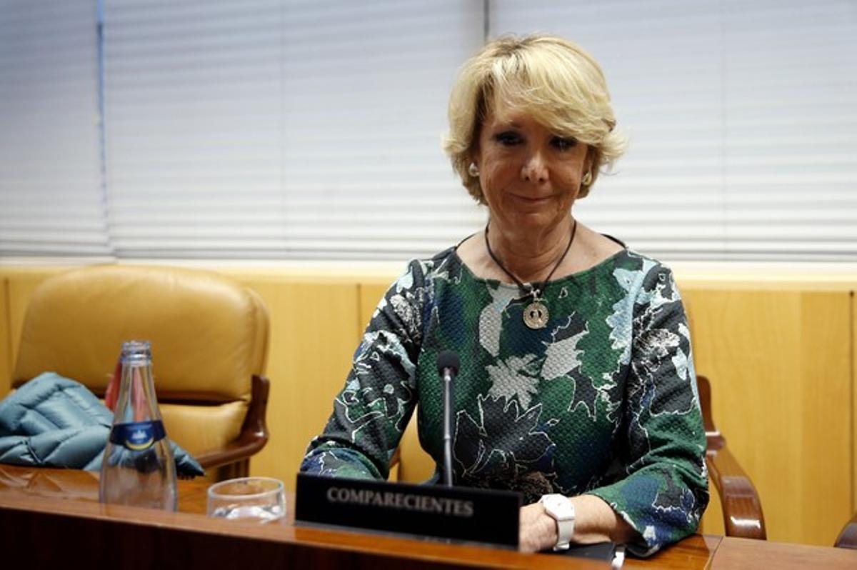 GRA188 MADRID  12 02 2016 - La presidenta del PP de Madrid  Esperanza Aguirre  durante su comparecencia hoy en la comision de corrupcion de la Asamblea de Madrid para analizar las contrataciones efectuadas por la Agencia de Informatica y Comunicaciones  ICM  autonomica  investigada en el caso Punica  un dia despues del registro en la sede de la formacion  EFE Chema Moya