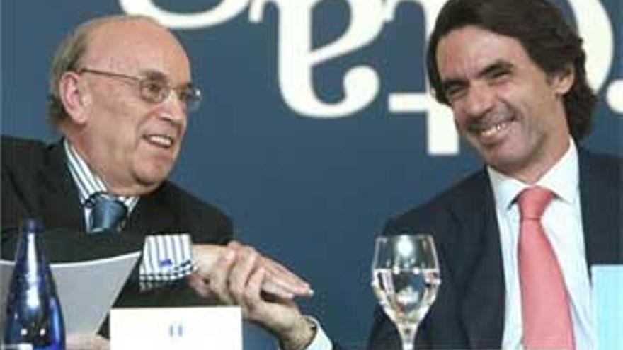 Aznar, preocupado por la &quot;amenaza secesionista&quot; y la &quot;gran crisis nacional&quot;