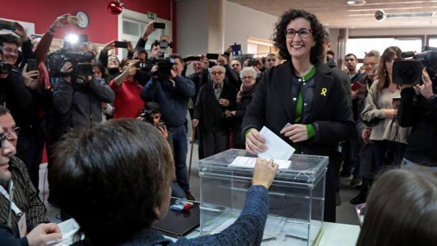 Marta Rovira vota con la esperanza de que "la democracia se imponga"