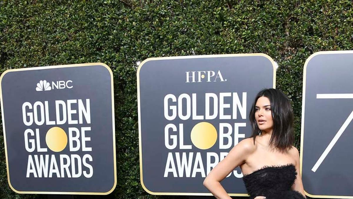 Kendall Jenner: corto por delante, largo por detrás en los Globos de Oro 2018