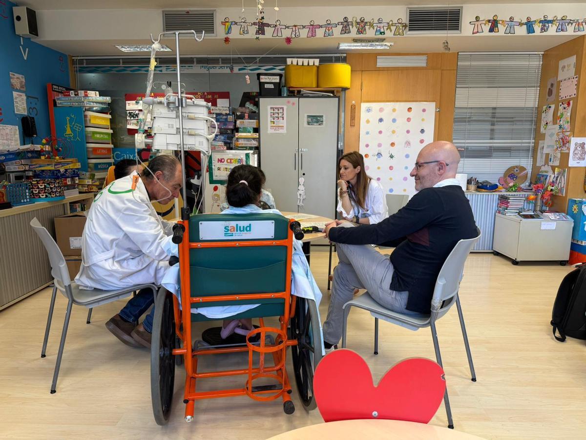 Alumnos de 2º de ESO del Colegio Juan de Lanuza han creado diferentes historias con el fin de relatarlas en la unidad pediátrica del Hospital Miguel