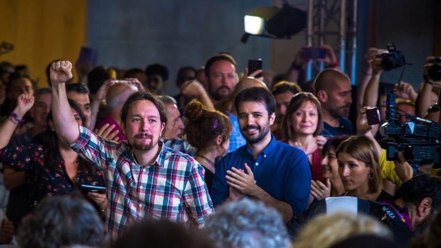 Pablo Iglesias y Javier Sánchez Serna, en Murcia durante la última visita del líder de la formación morada.