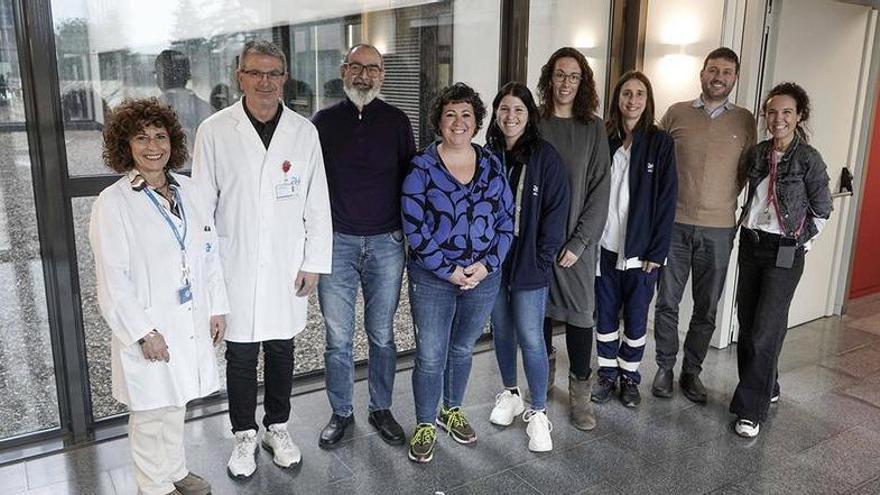 Professionals sanitaris, treballadores socials i representants de centres de recerca reunits a l’Hospital de Sant Joan de Déu de Manresa