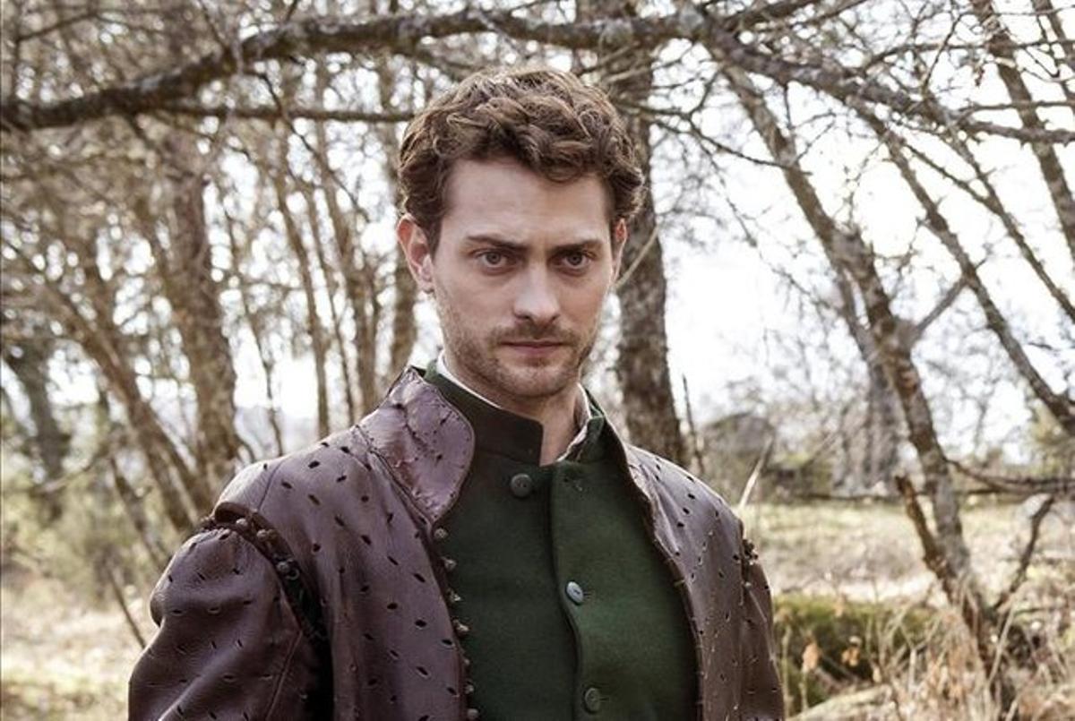 L’actor català Peter Vives encarna el capità Patrick, en la ficció ’Águila Roja’.