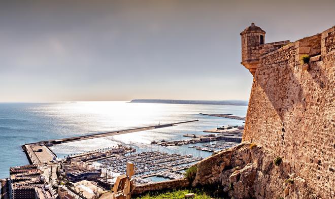El Castillo de Santa Bárbara tiene una de las mejores vistas de Alicante.