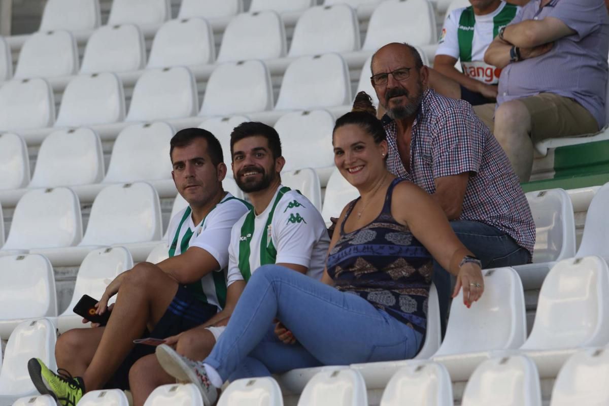 Los aficionados del Córdoba CF en el Arcángel