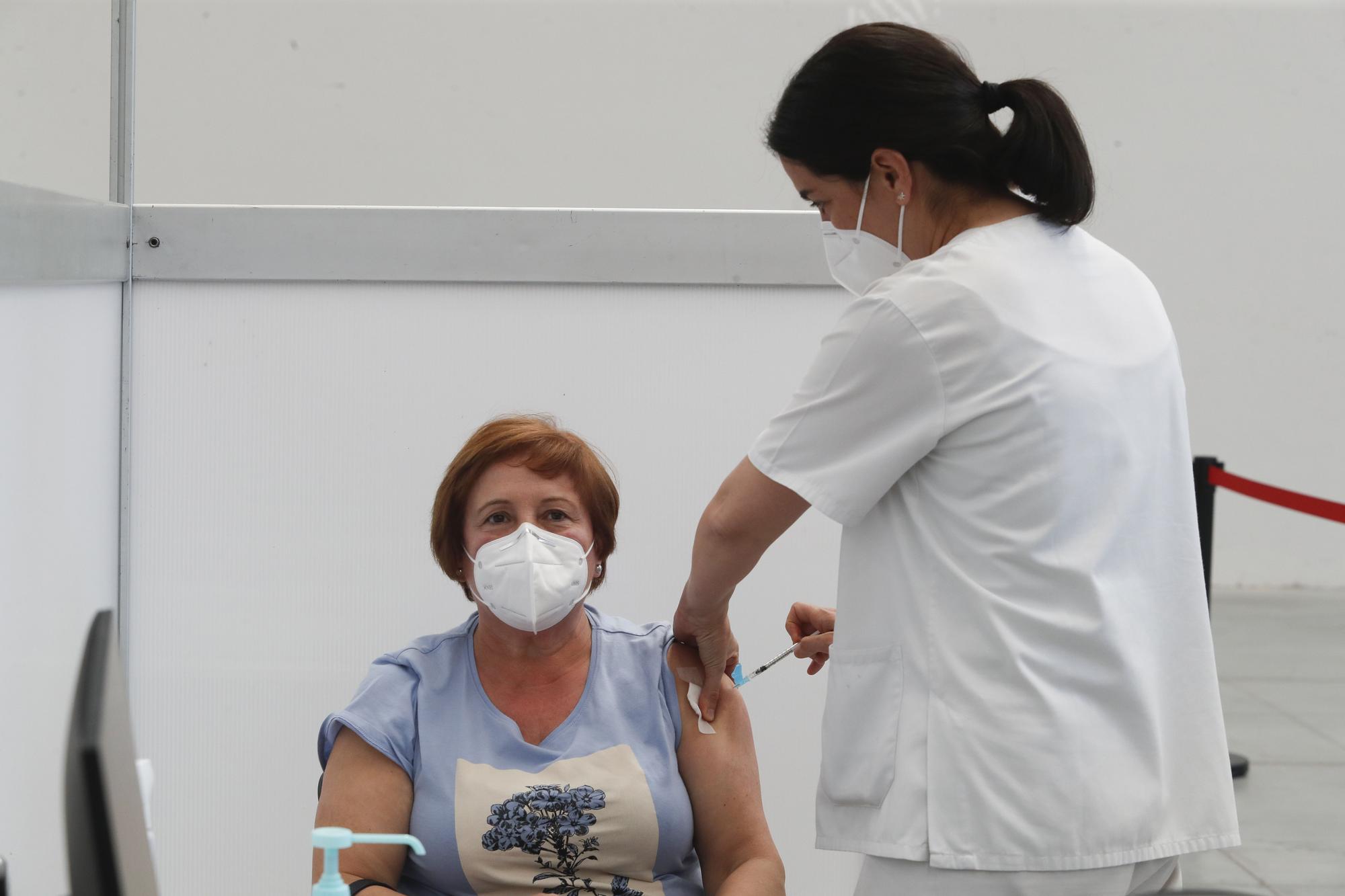 Así transcurrió la primera jornada de una nueva vacunación masiva contra el COVID en Vigo