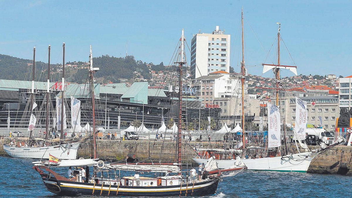 Los barcos están atracados en las diferentes terminales del puerto vigués