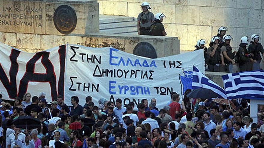 Manifestantes a favor del 'sí' en Atenas.