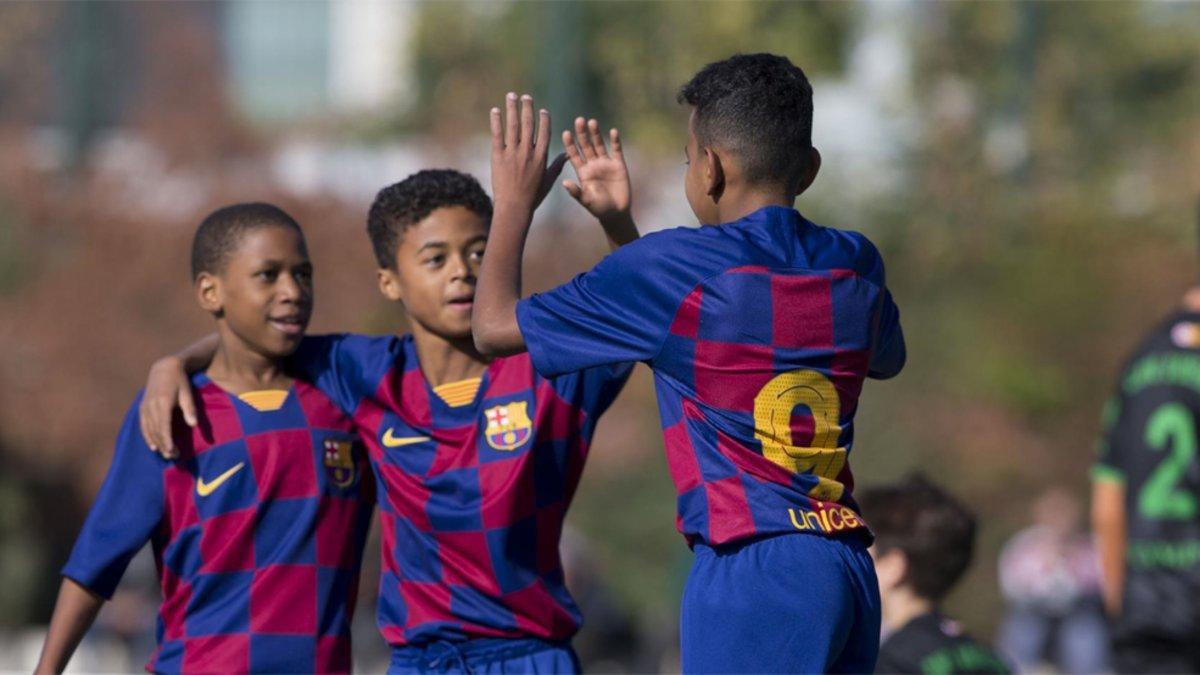 Sylla, Kluivert y Lamine Yamal celebran un gol