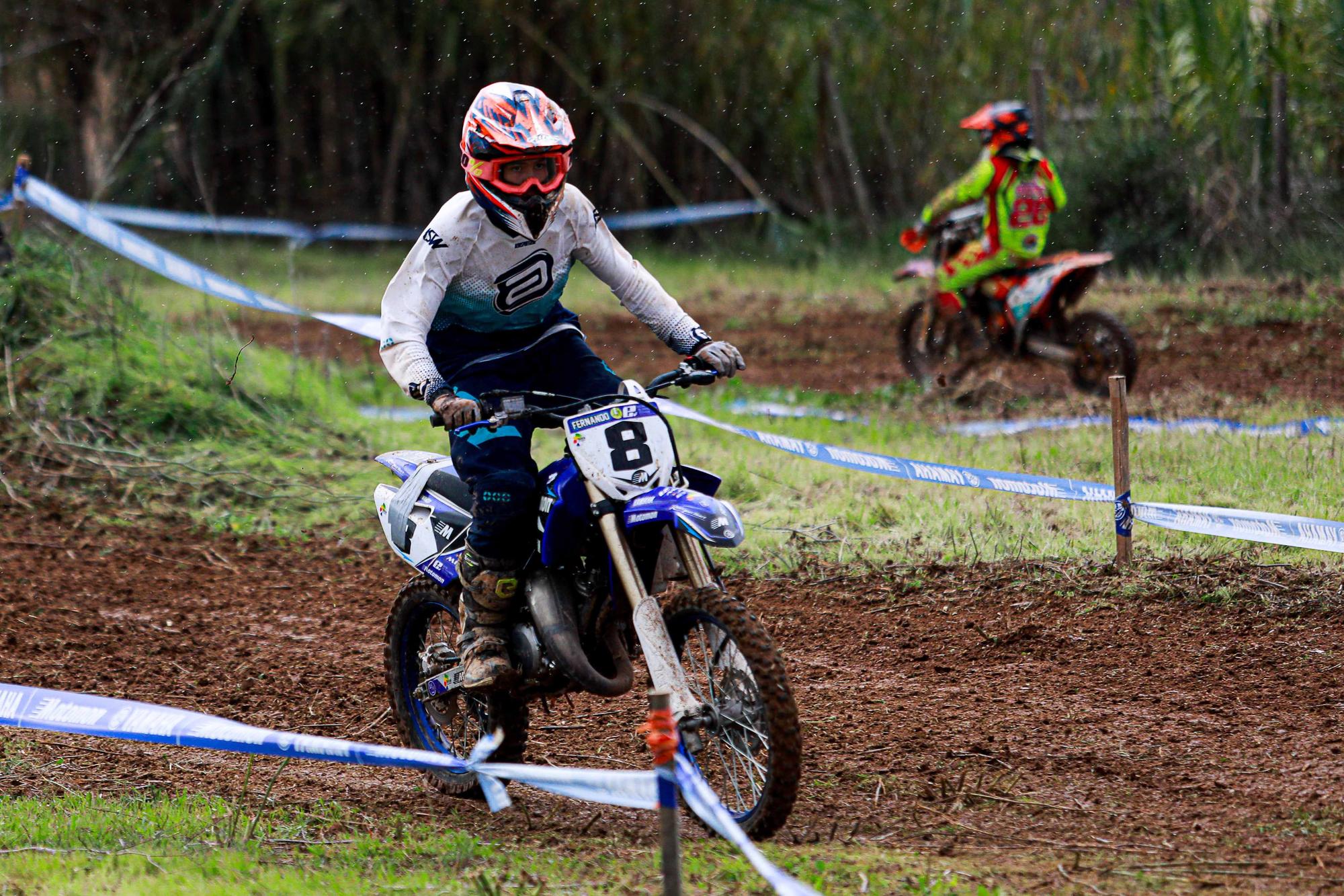 Motocross en Ibiza: el arte de pilotar sobre el barrizal