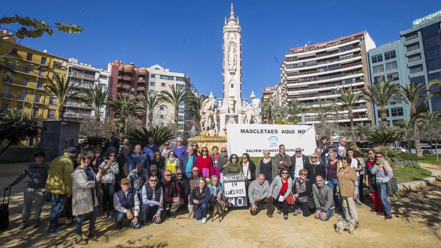 Reciente protesta de un grupo de protección del patrimonio para que se trasladen las mascletàs de Luceros