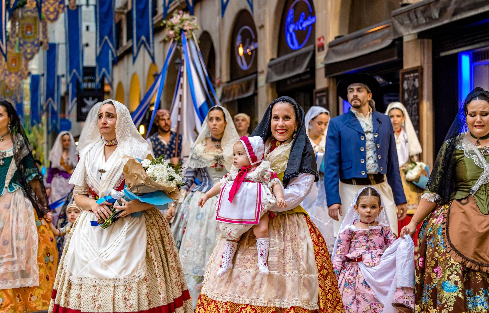 La Ofrenda de flores de las Hogueras 2022 en imágenes