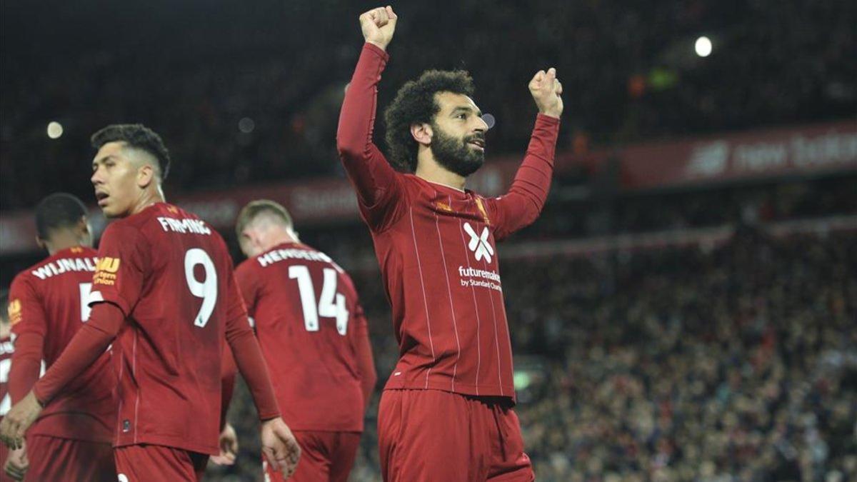 El coronavirus impide al Liverpool, de momento, alzar la Premier League