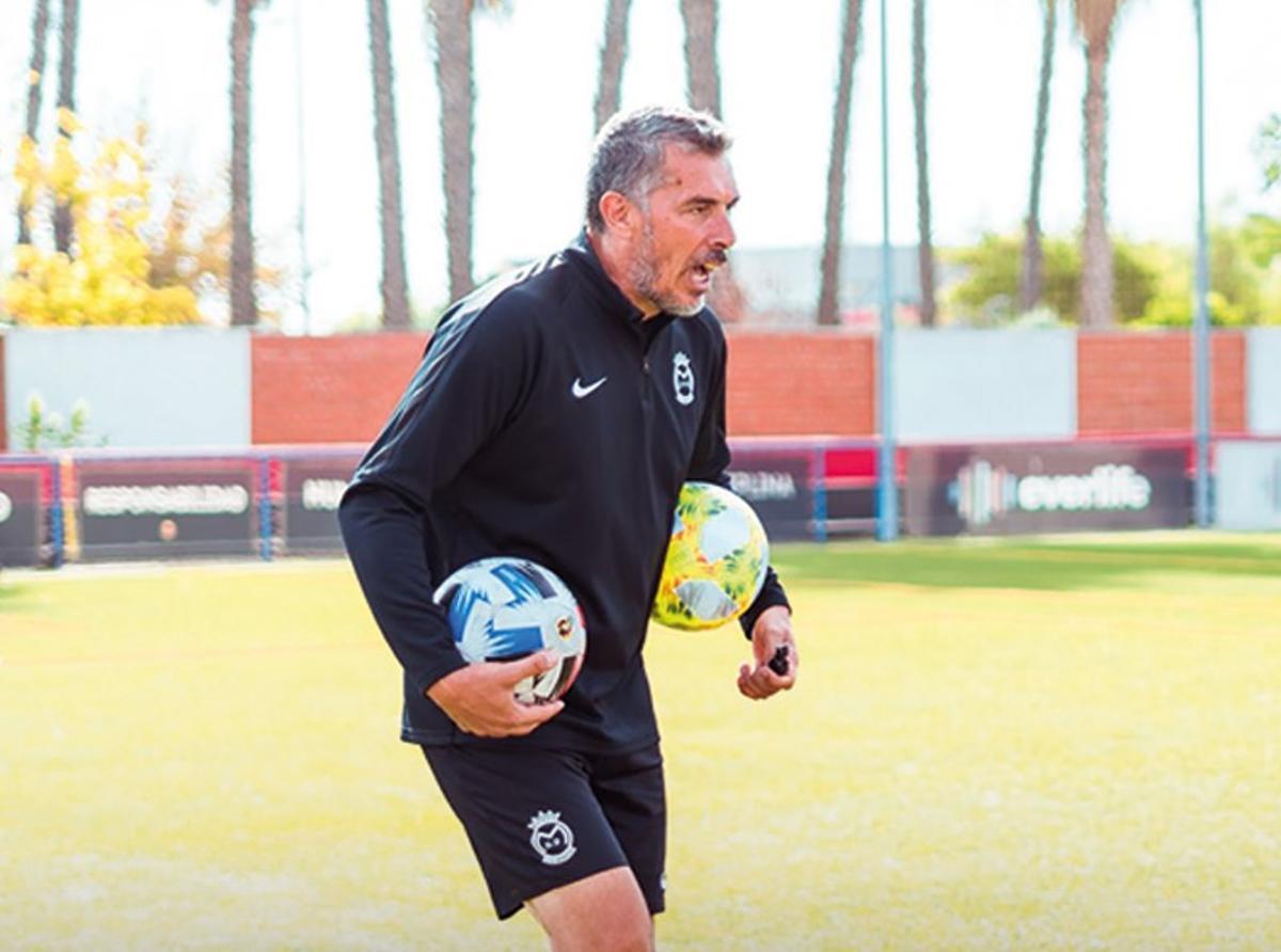 Juan Marrero en un entrenamiento del Montijo