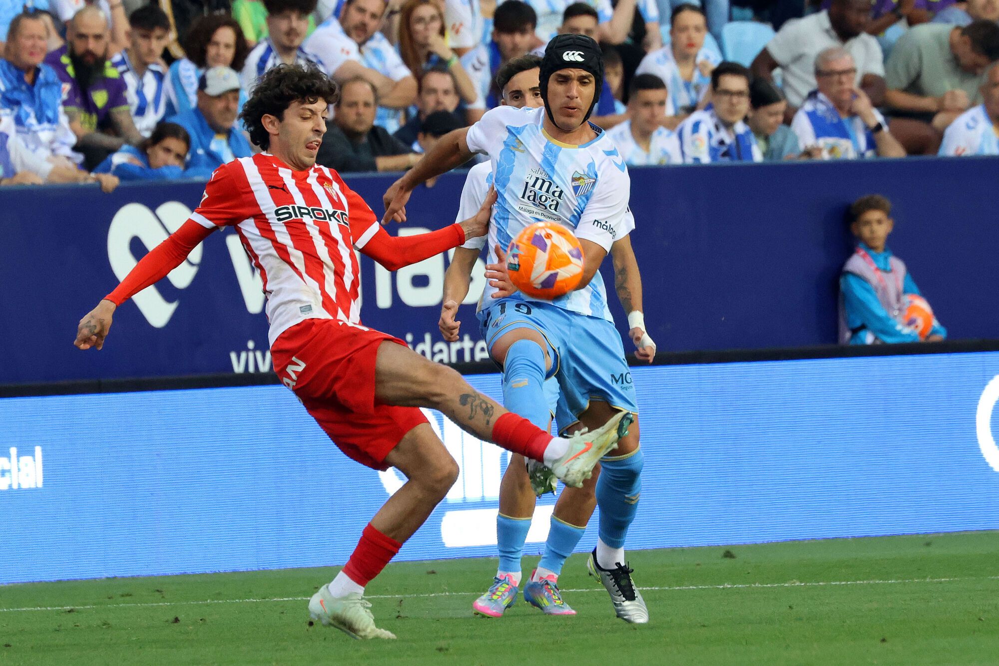 EN IMÁGENES: Ambientazo en el Málaga-Sporting disputado en La Rosaleda