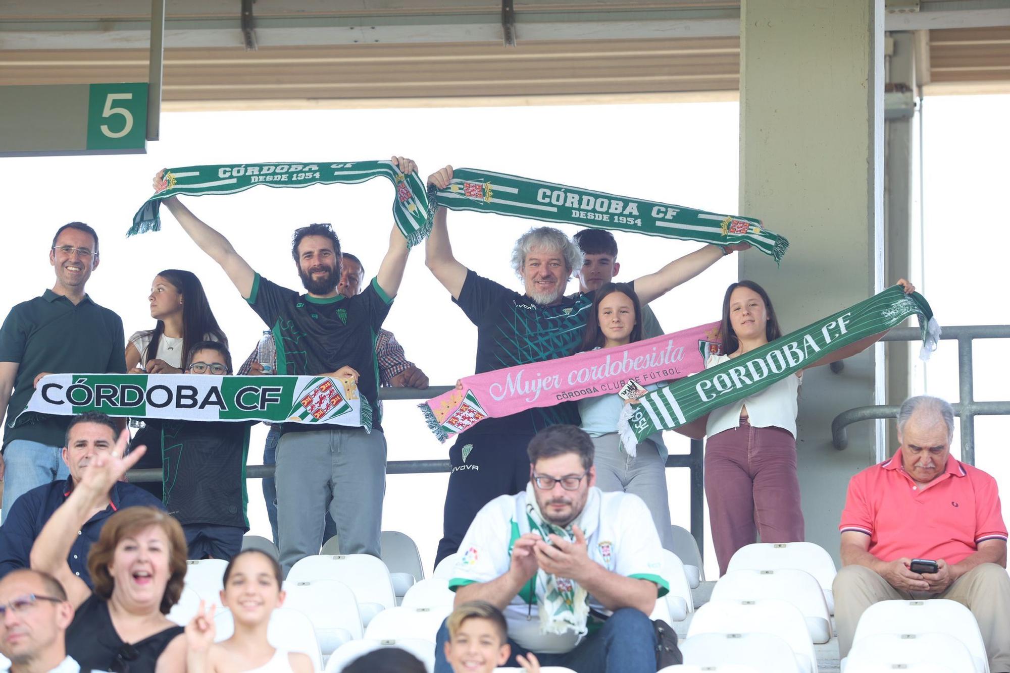 Córdoba  CF-Algeciras | Las imágenes de la afición blanquiverde en El Arcángel