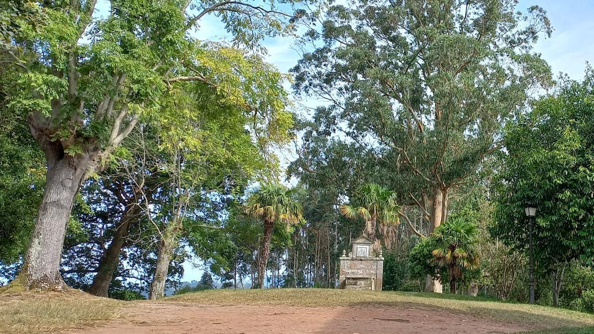 Otra de las edificaciones del santuario de Lugás.