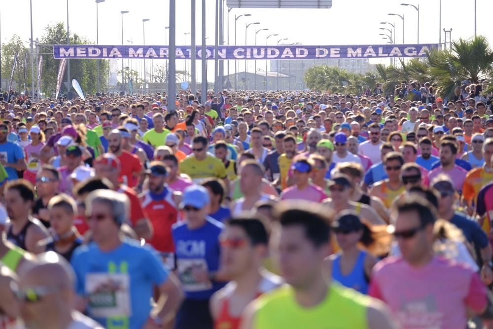 El Mouaziz, del Club Nerja de Atletismo ha vuelto a imponerse en la prueba, que ha alcanzado una participación récord con 7.500 corredores