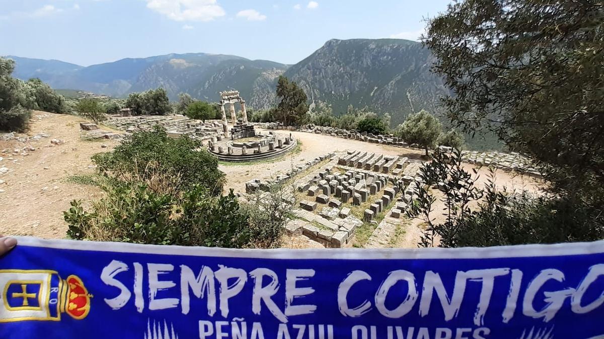 Una bufanda del Oviedo en el Santuario de Atenea