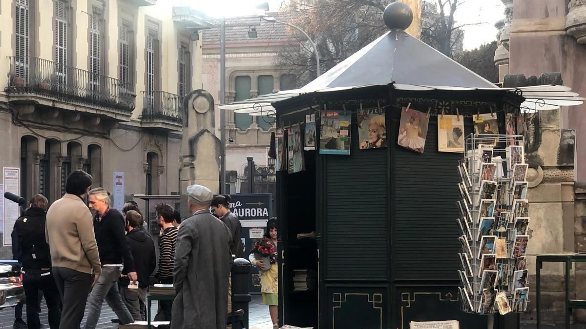 Rodatge de la sèrie "Hache", amb un cartell que indica el cinema Aurora