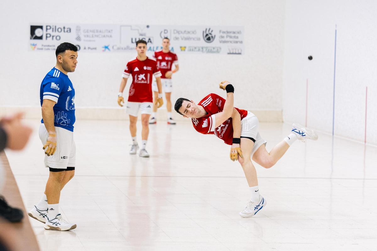Iván. Alejandro i Momparler (Senyera) en la tornada de semifinals.