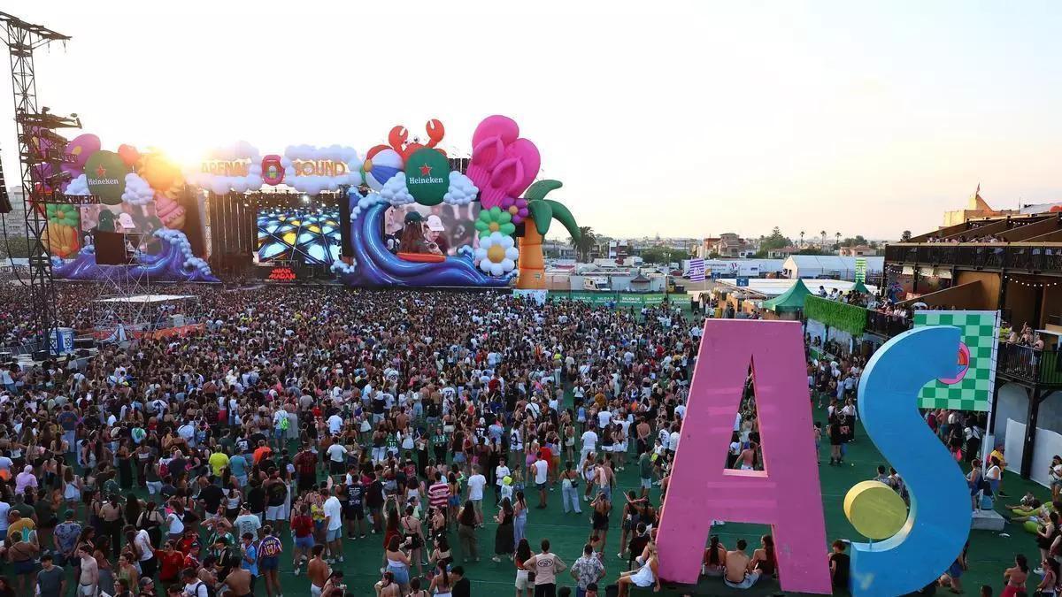 El escenario principal del Arenal Soun este domingo, día en que falleció el trabajador.