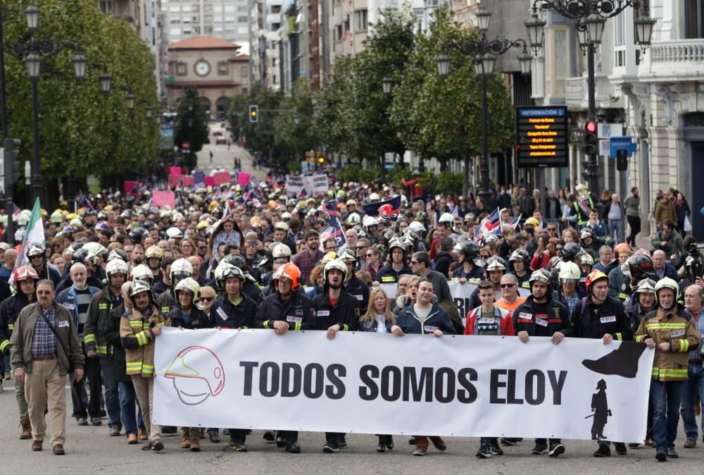 Manifestación de bomberos de toda España en Oviedo por Eloy Palacio