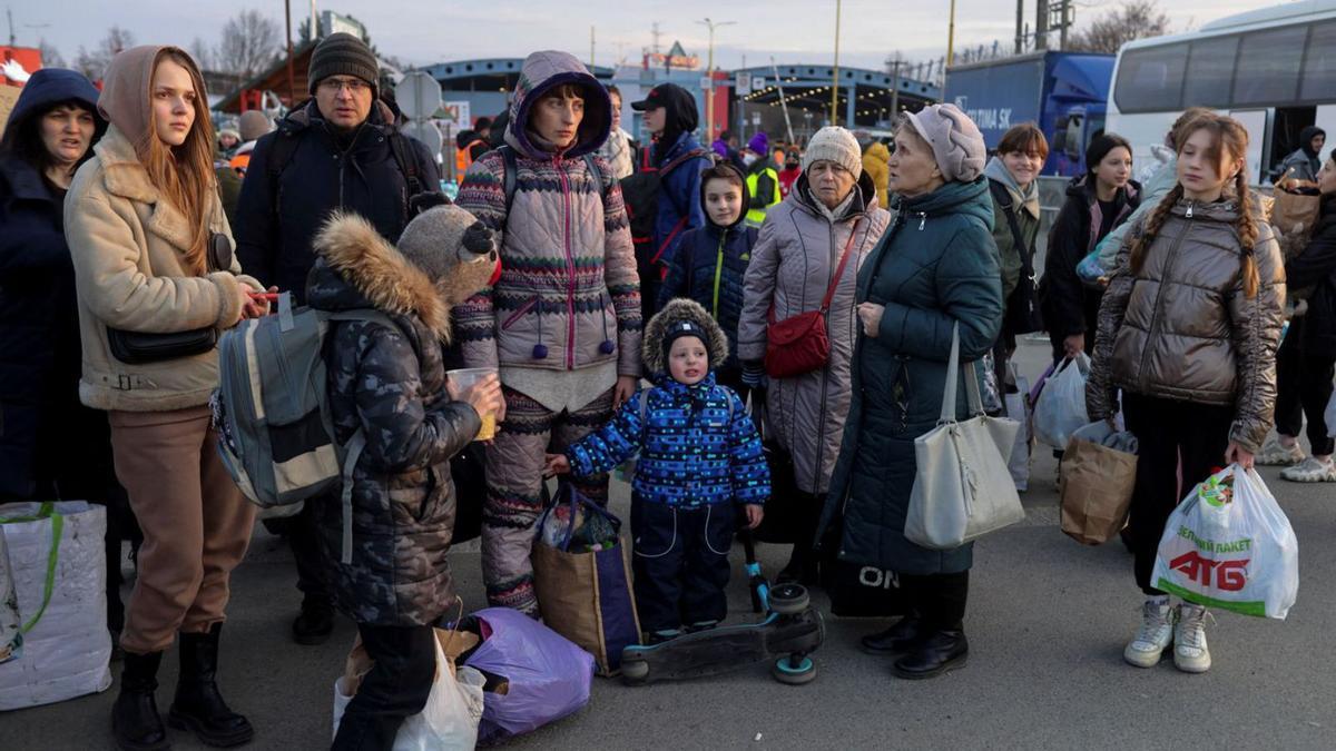 Refugiats ucraïnesos a la frontera del seu país amb Eslovàquia