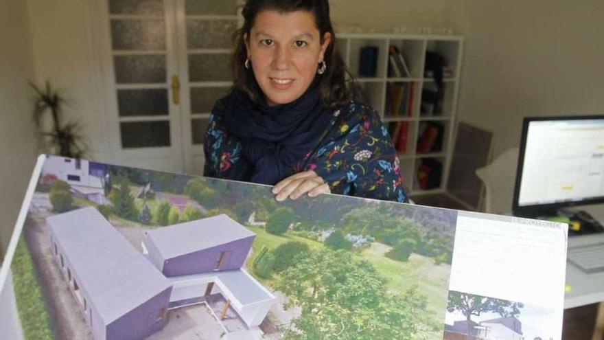 Amaya Salinas de León muestra la casa con la que quedó finalista en el certamen internacional.