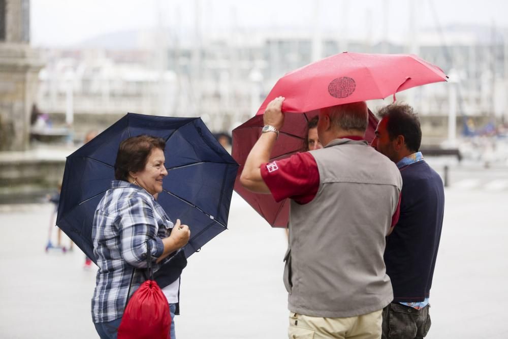 Jornada de lluvia y viento en Gijón