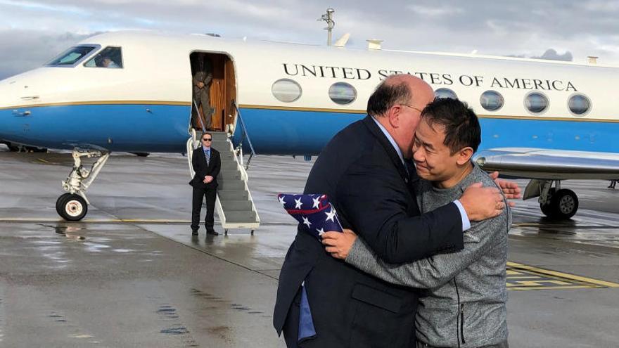El embajador de EEUU en Suiza recibe a Xiyue Wang.