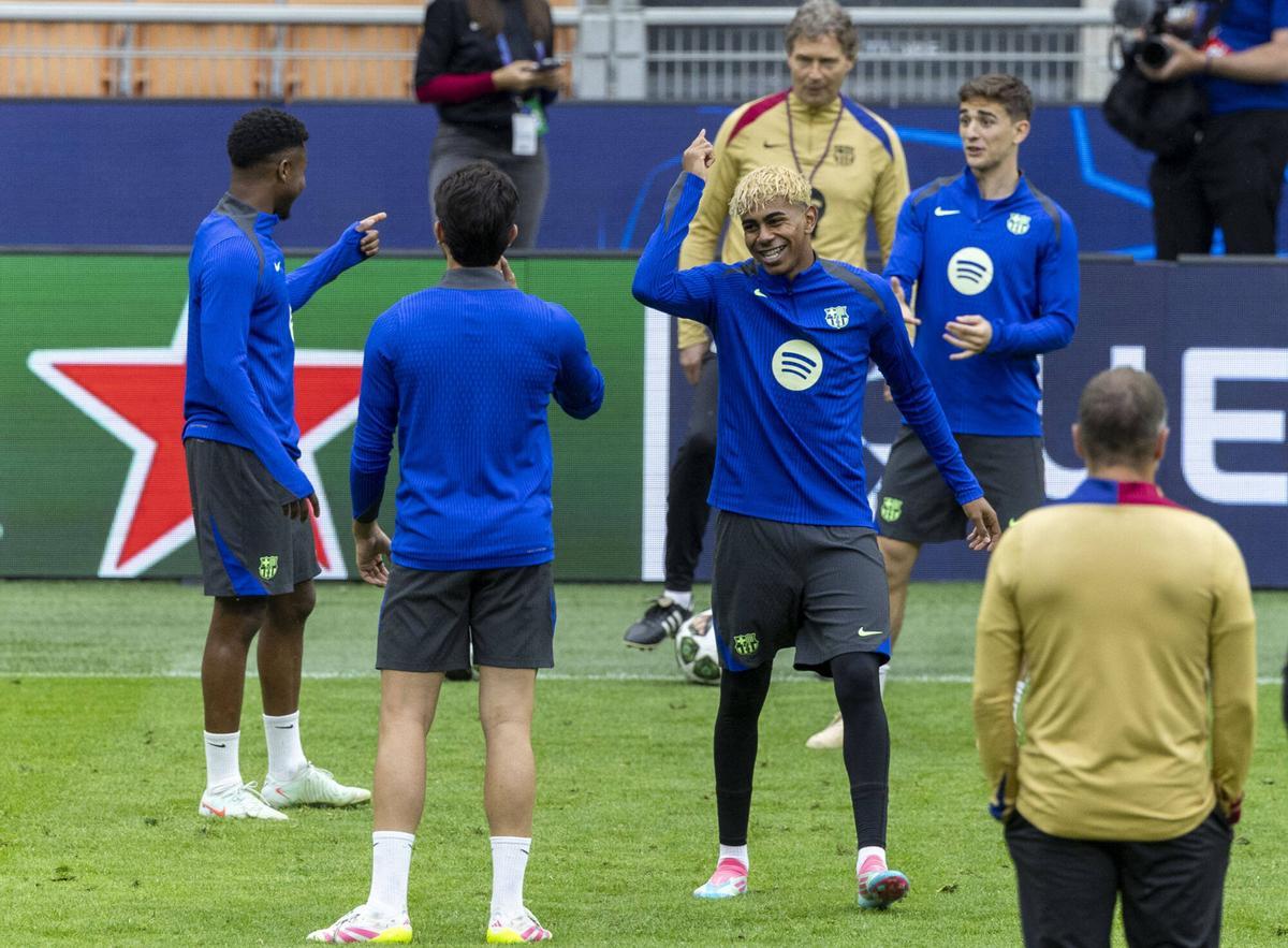 Flick y Lamine lideran a un Barça que sueña con otro triplete histórico