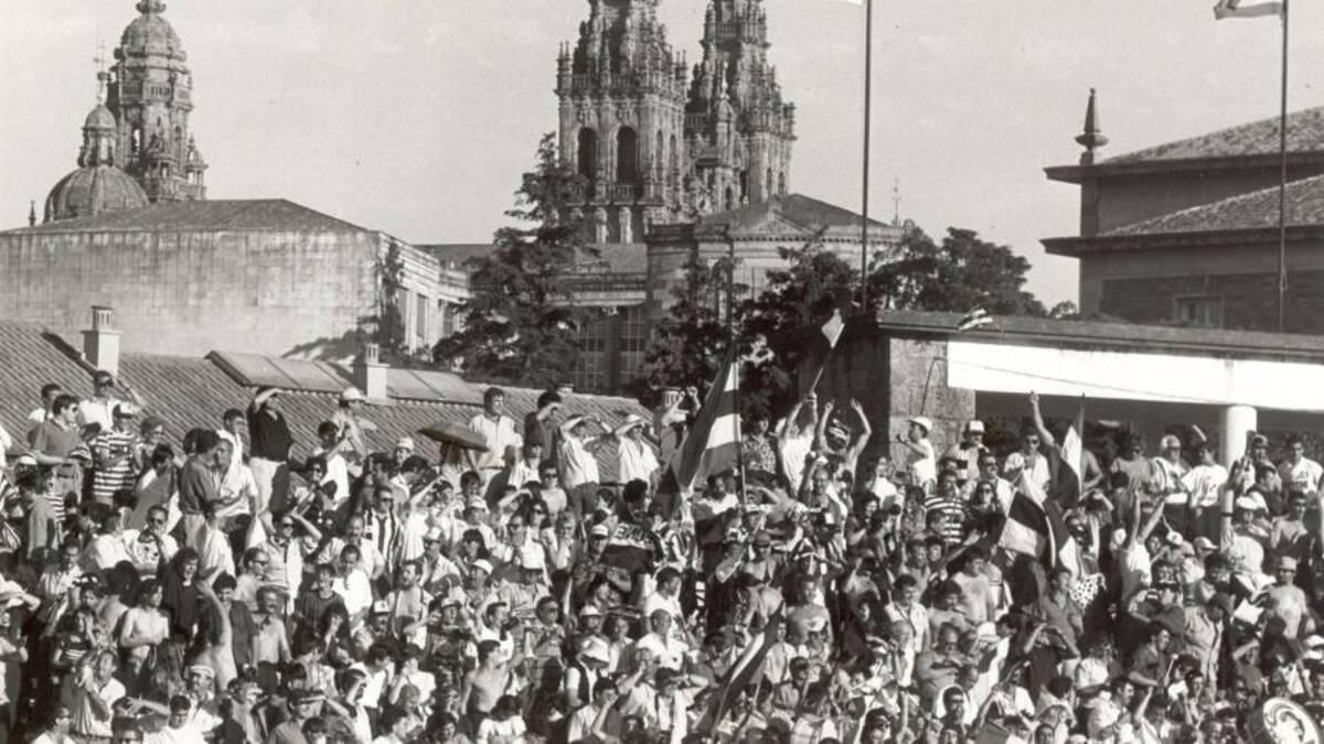 Imagen de las gradas del estadio de Santa Isabel durante el decisivo partido, el 23 de junio de 1991.