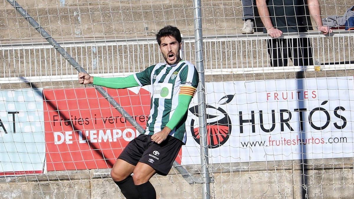 Sergi Romero celebra un gol amb el Peralada