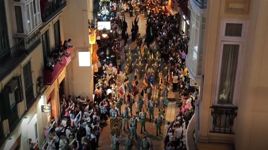 Mena, a su paso por calle Especerías.