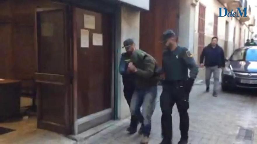 Llegada de los tres detenidos por el asalto de Porreres