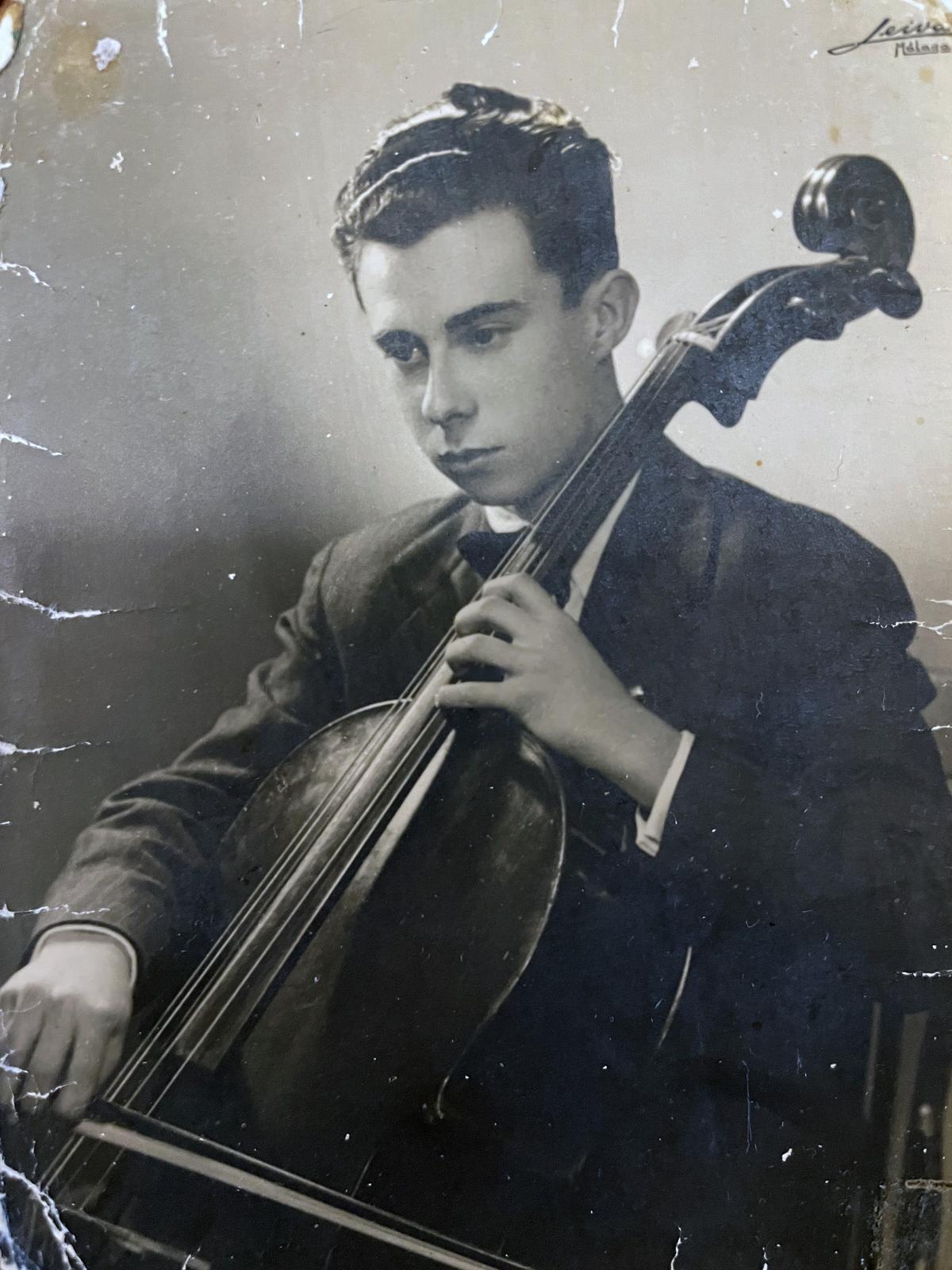 Joaquín Claudio Kraus, la segunda generación, al violonchelo.